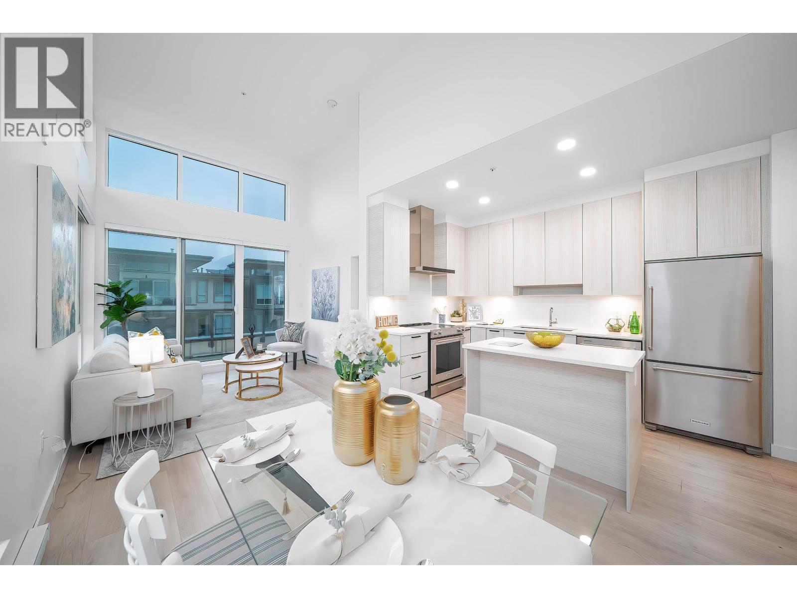 611 7169 14th Avenue, Burnaby, British Columbia  V3N 0H6 - Photo 1 - R3074109