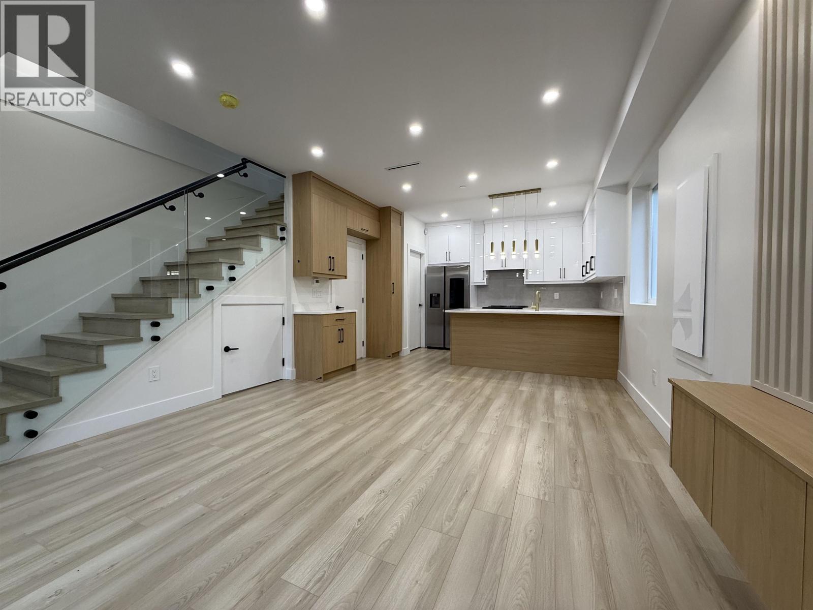 2 1577 E 58th Avenue, Vancouver, British Columbia V5P 2C1 - Photo 2 - R3074114