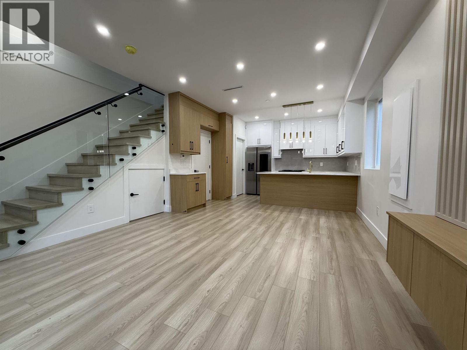 2 1577 E 58th Avenue, Vancouver, British Columbia V5P 2C1 - Photo 4 - R3074114