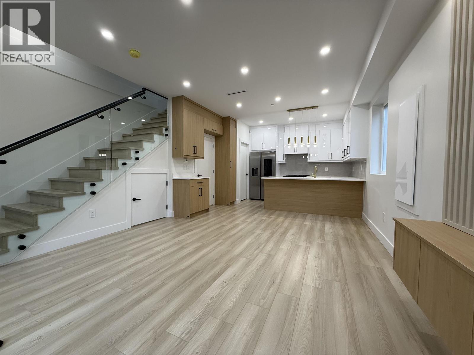 3 1577 E 58th Avenue, Vancouver, British Columbia  V5P 2C1 - Photo 2 - R3074119