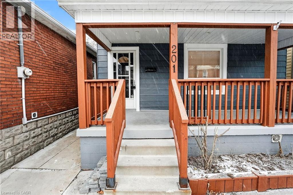 201 Grosvenor Avenue N, Hamilton, Ontario  L8L 7T1 - Photo 2 - 40793396