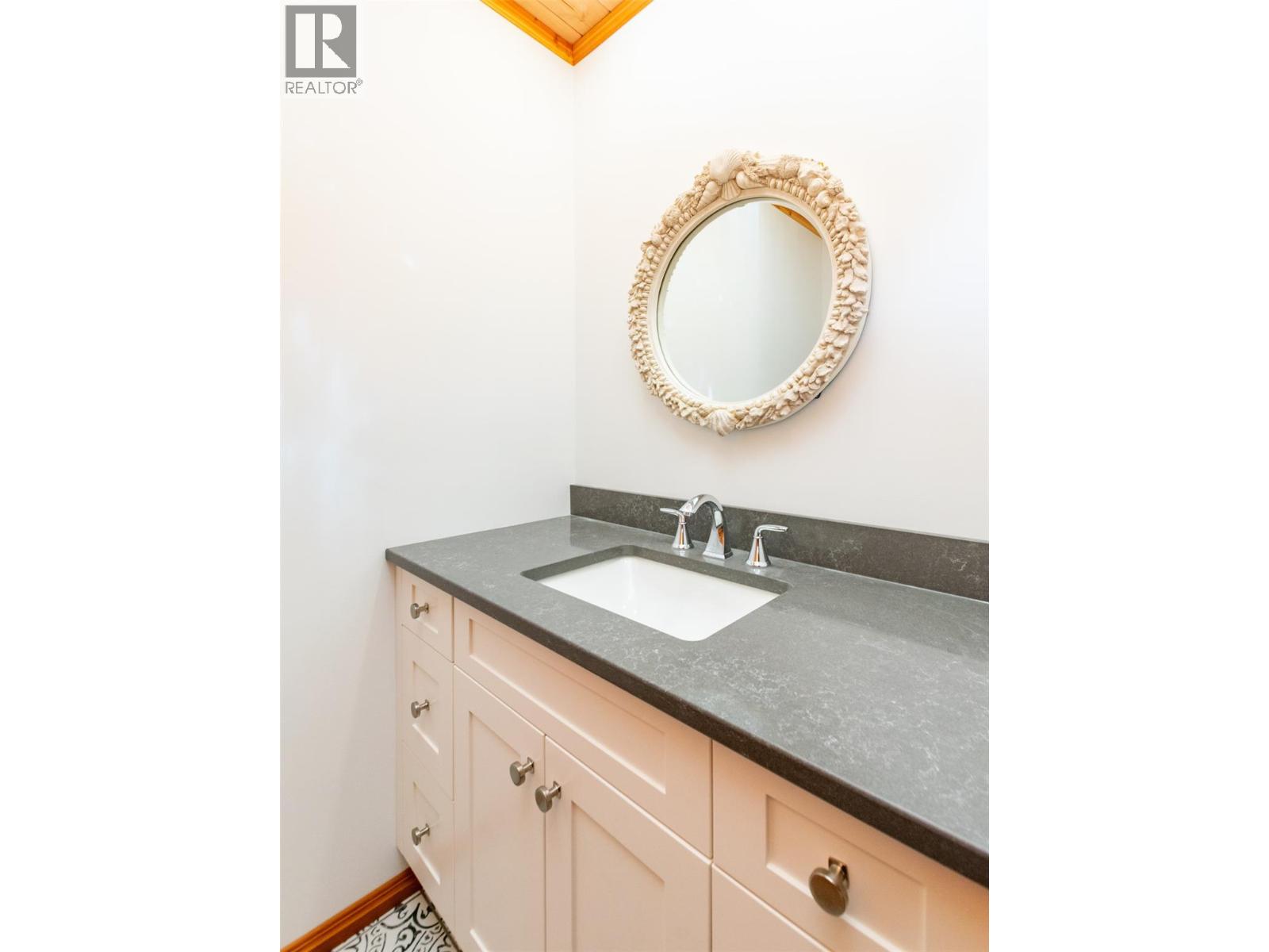 100 Lidstone Road, Salmon Arm, British Columbia  V1E 2Y1 - Photo 25 - 10330363