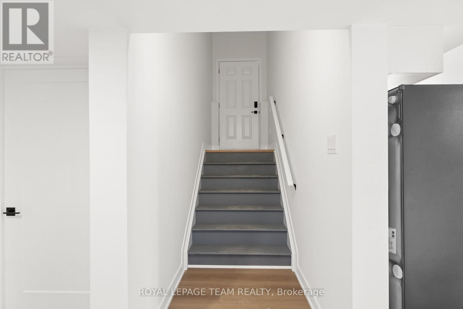 1 - 1104 A Moore Street, Brockville, Ontario  K6V 0H2 - Photo 4 - X12503540