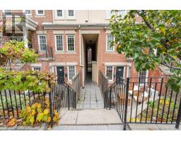 32 - 11 NIAGARA STREET W, Toronto, Ontario