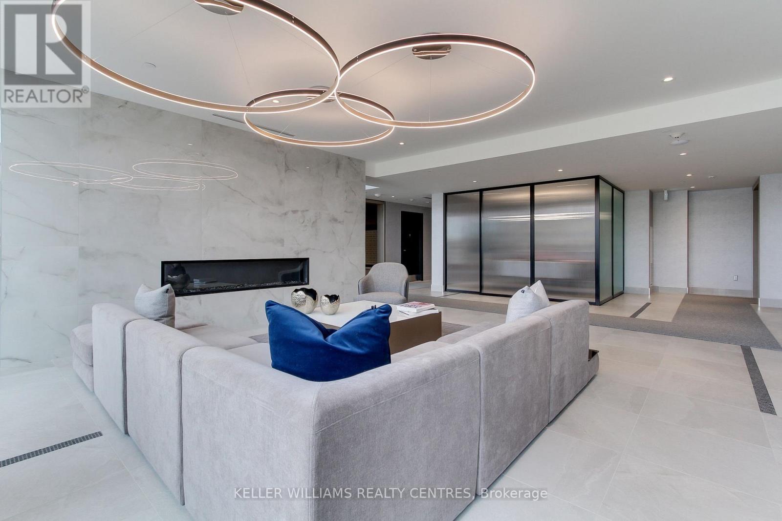 419 - 185 Deerfield Road, Newmarket, Ontario  L3Y 0G7 - Photo 4 - N12373989