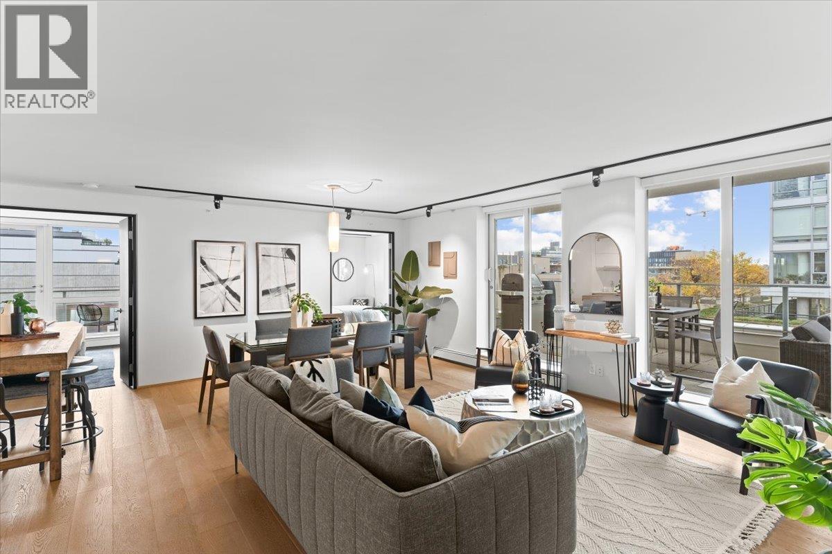 912 189 KEEFER STREET, Vancouver, British Columbia