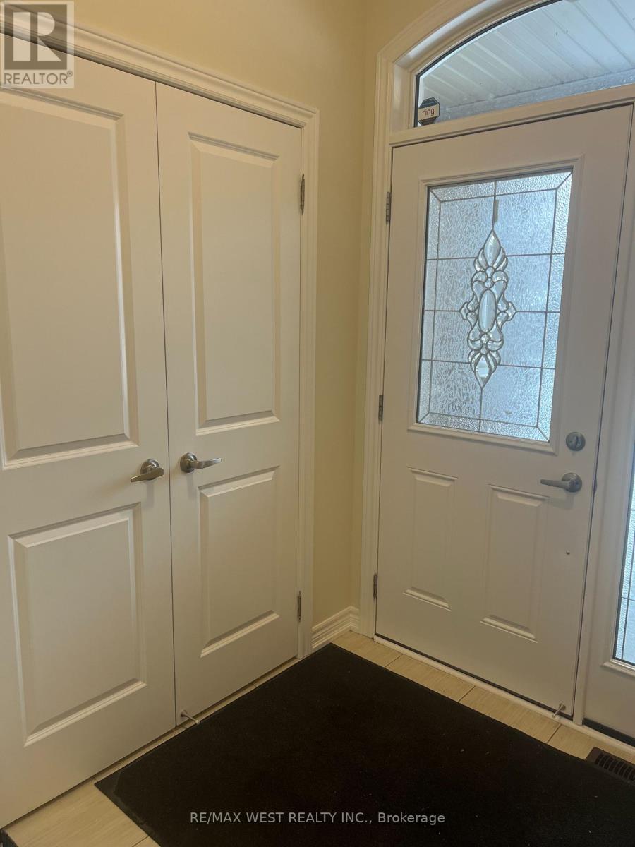 21 Spruce Pine Crescent, Vaughan, Ontario  L6A 0X7 - Photo 2 - N12637118