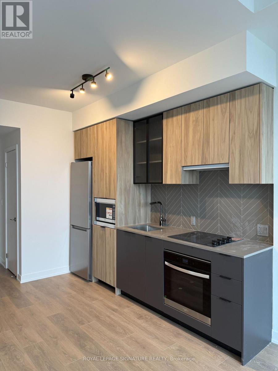 816 - 1037 The Queensway, Toronto, Ontario  M8Z 0H5 - Photo 2 - W12637124