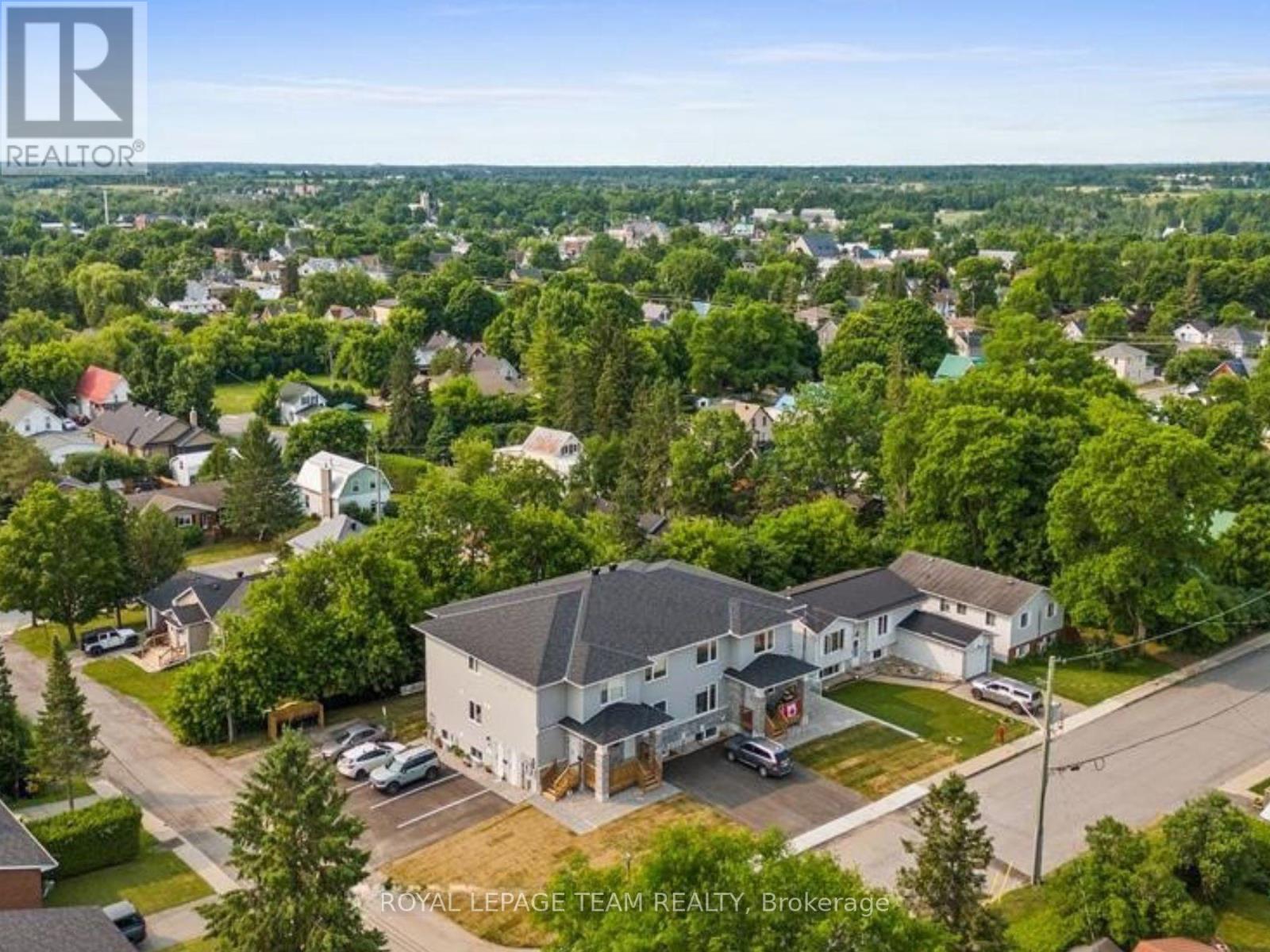 201-203 TESKEY STREET, Mississippi Mills, Ontario