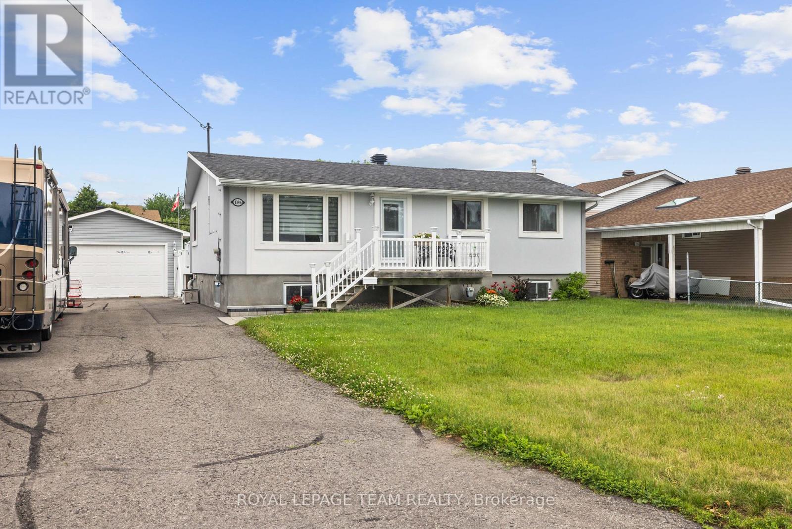 1396 Maxime Street, Ottawa, Ontario  K1B 3L1 - Photo 2 - X12487922