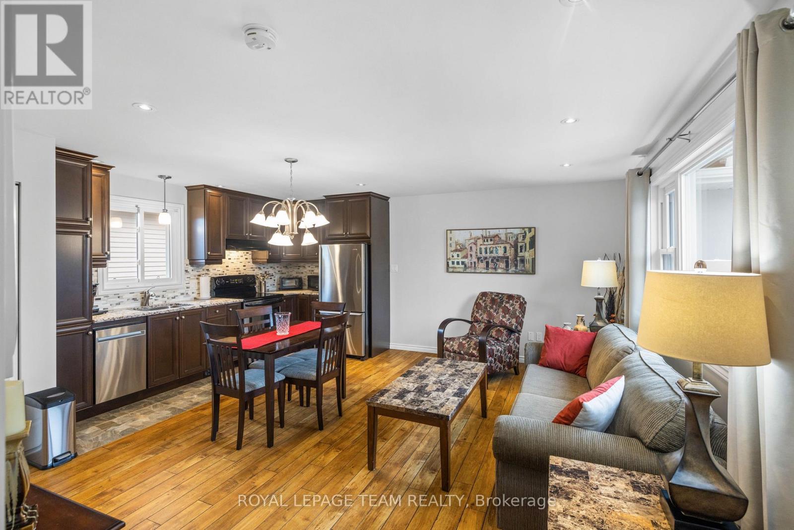 1396 Maxime Street, Ottawa, Ontario  K1B 3L1 - Photo 5 - X12487922