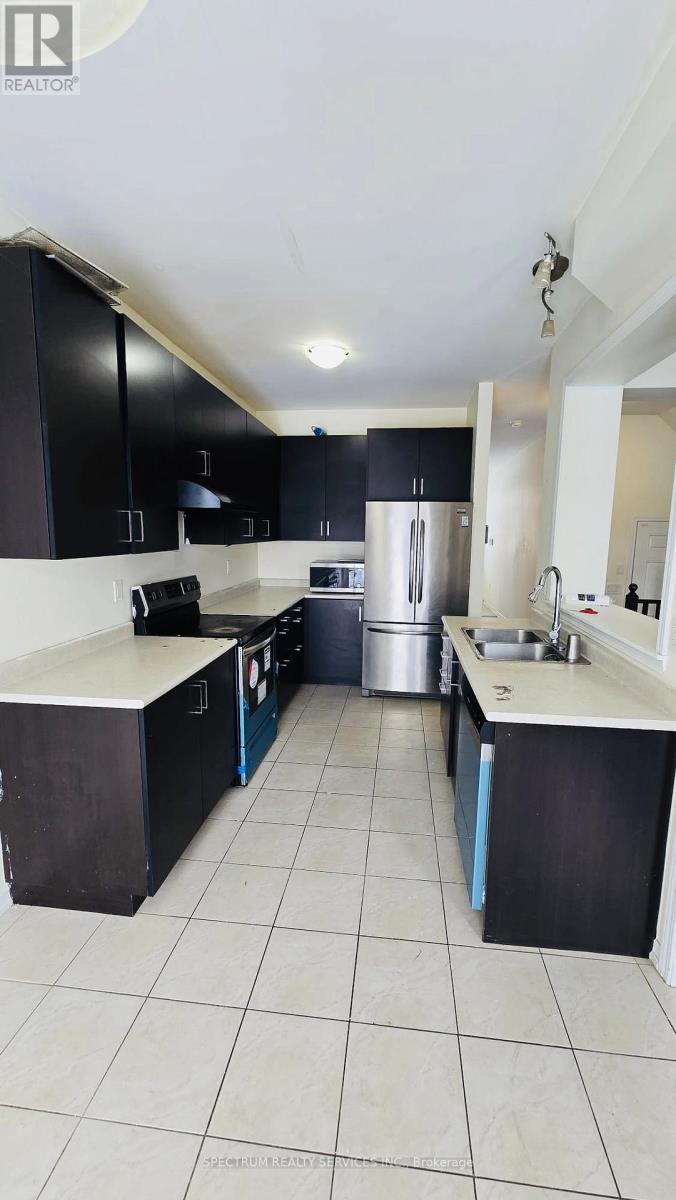 96 Warner Lane, Brantford, Ontario  N3T 0J3 - Photo 5 - X12457497