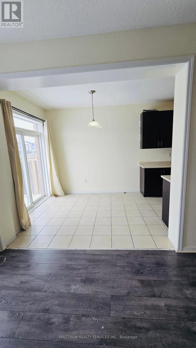 96 Warner Lane, Brantford, Ontario  N3T 0J3 - Photo 6 - X12457497