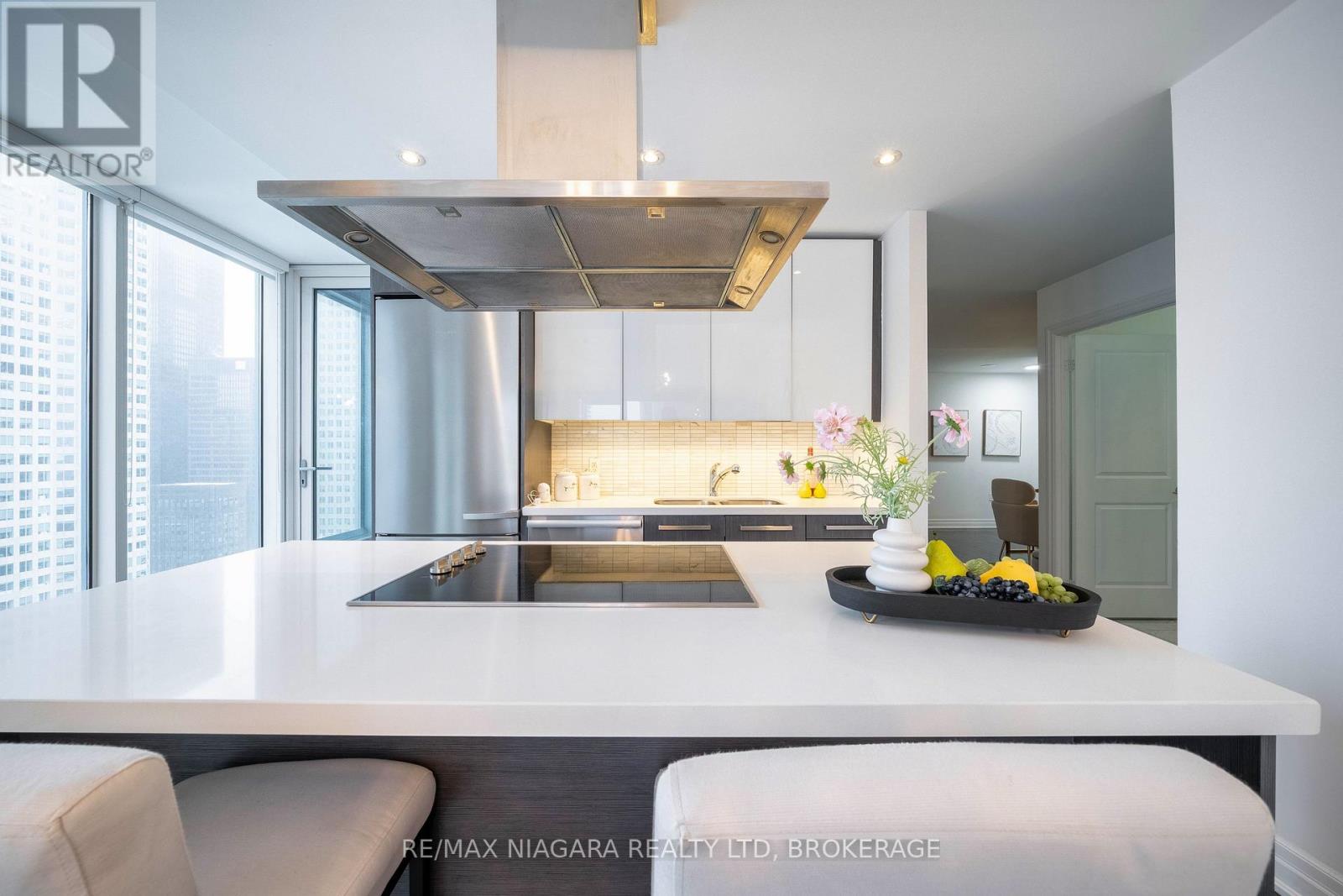 2802 - 8 The Esplanade Street, Toronto, Ontario  M5E 0A6 - Photo 11 - C12637176