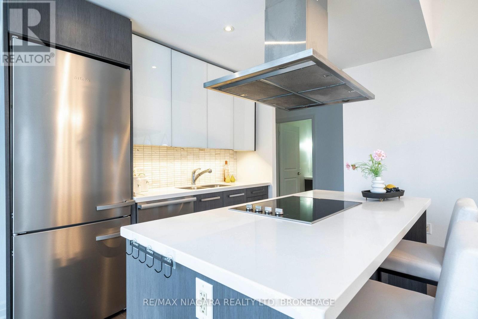 2802 - 8 The Esplanade Street, Toronto, Ontario  M5E 0A6 - Photo 14 - C12637176