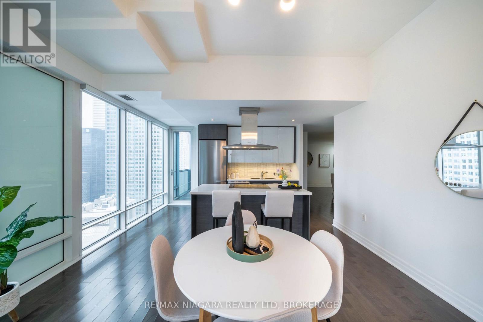 2802 - 8 The Esplanade Street, Toronto, Ontario  M5E 0A6 - Photo 17 - C12637176