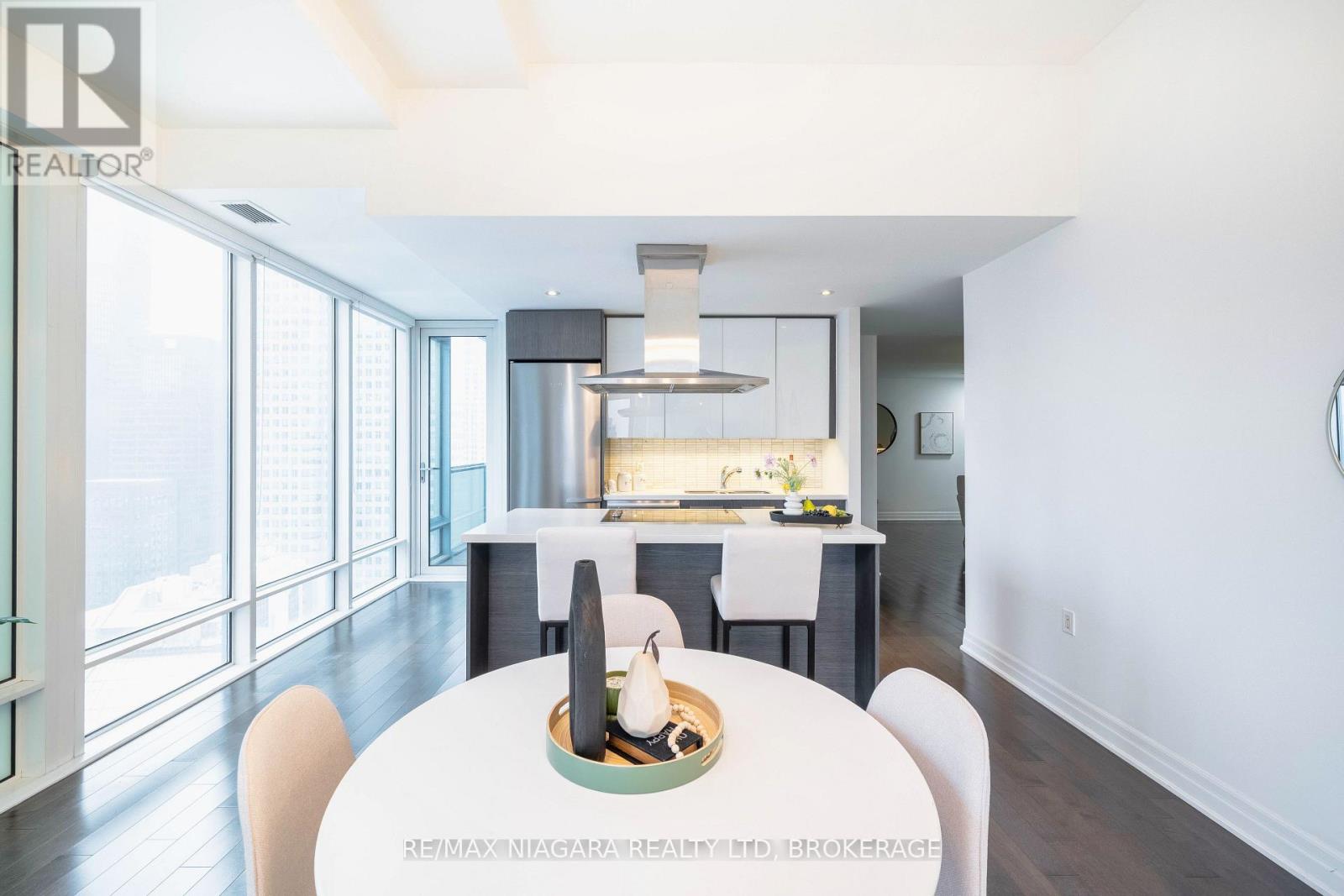 2802 - 8 The Esplanade Street, Toronto, Ontario  M5E 0A6 - Photo 19 - C12637176