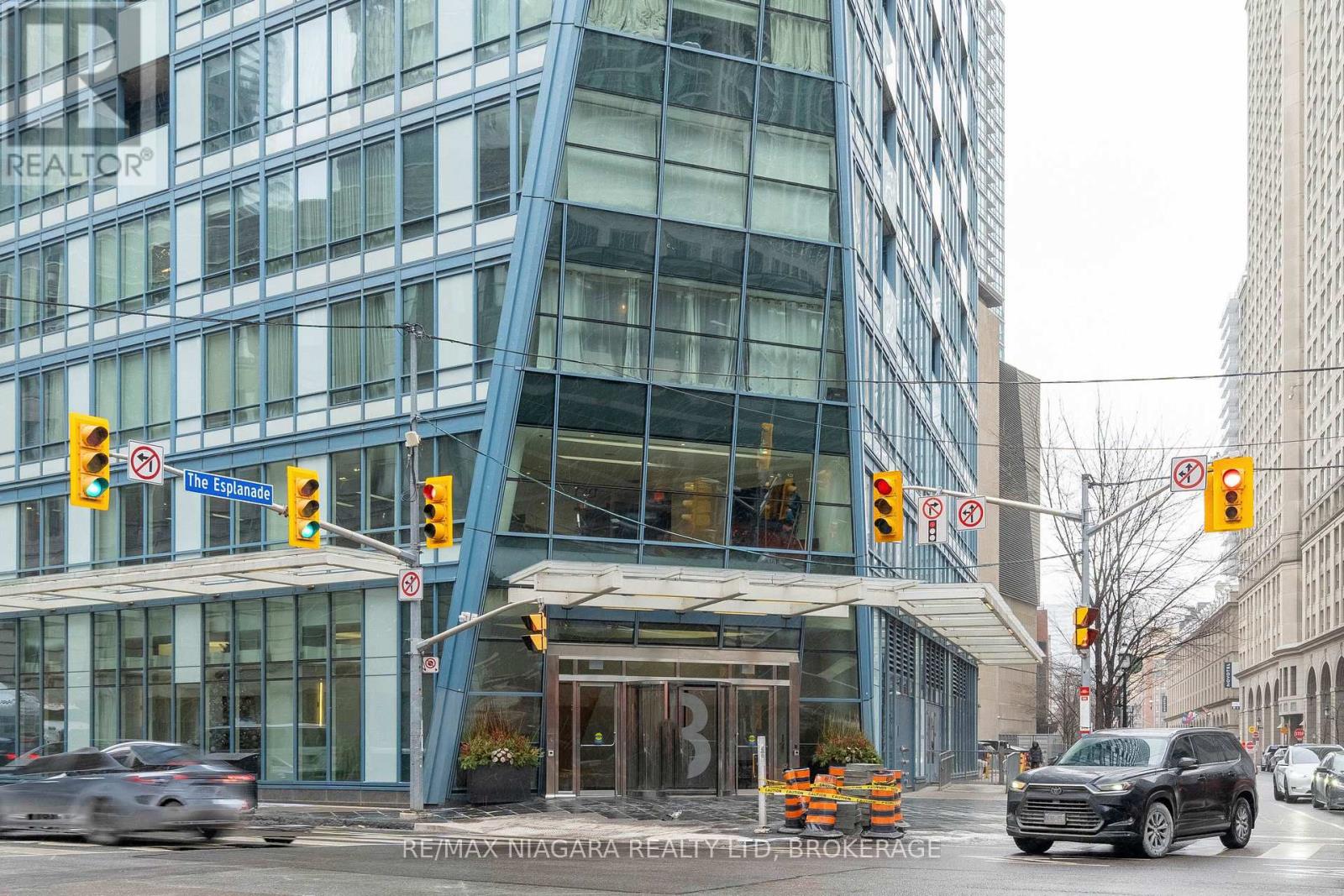 2802 - 8 The Esplanade Street, Toronto, Ontario  M5E 0A6 - Photo 3 - C12637176