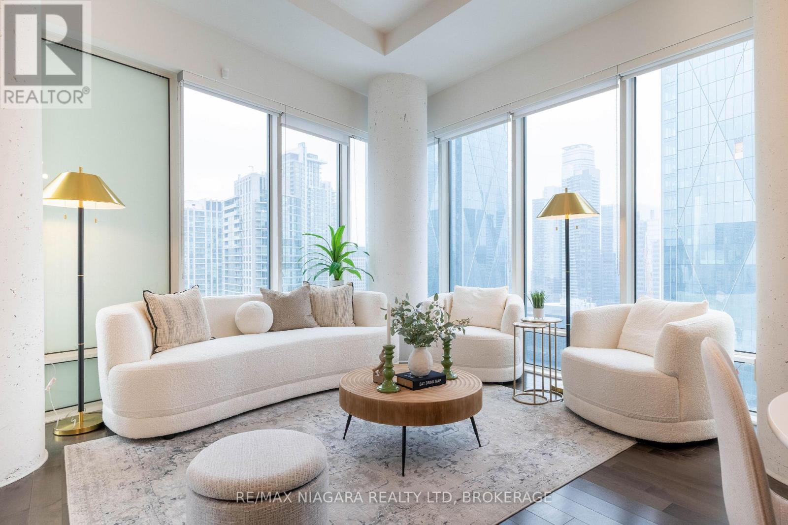 2802 - 8 The Esplanade Street, Toronto, Ontario  M5E 0A6 - Photo 32 - C12637176