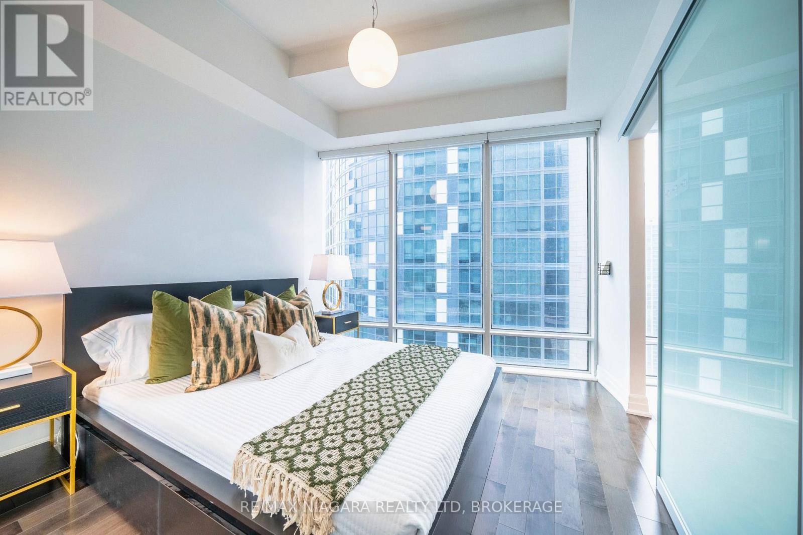 2802 - 8 The Esplanade Street, Toronto, Ontario  M5E 0A6 - Photo 35 - C12637176