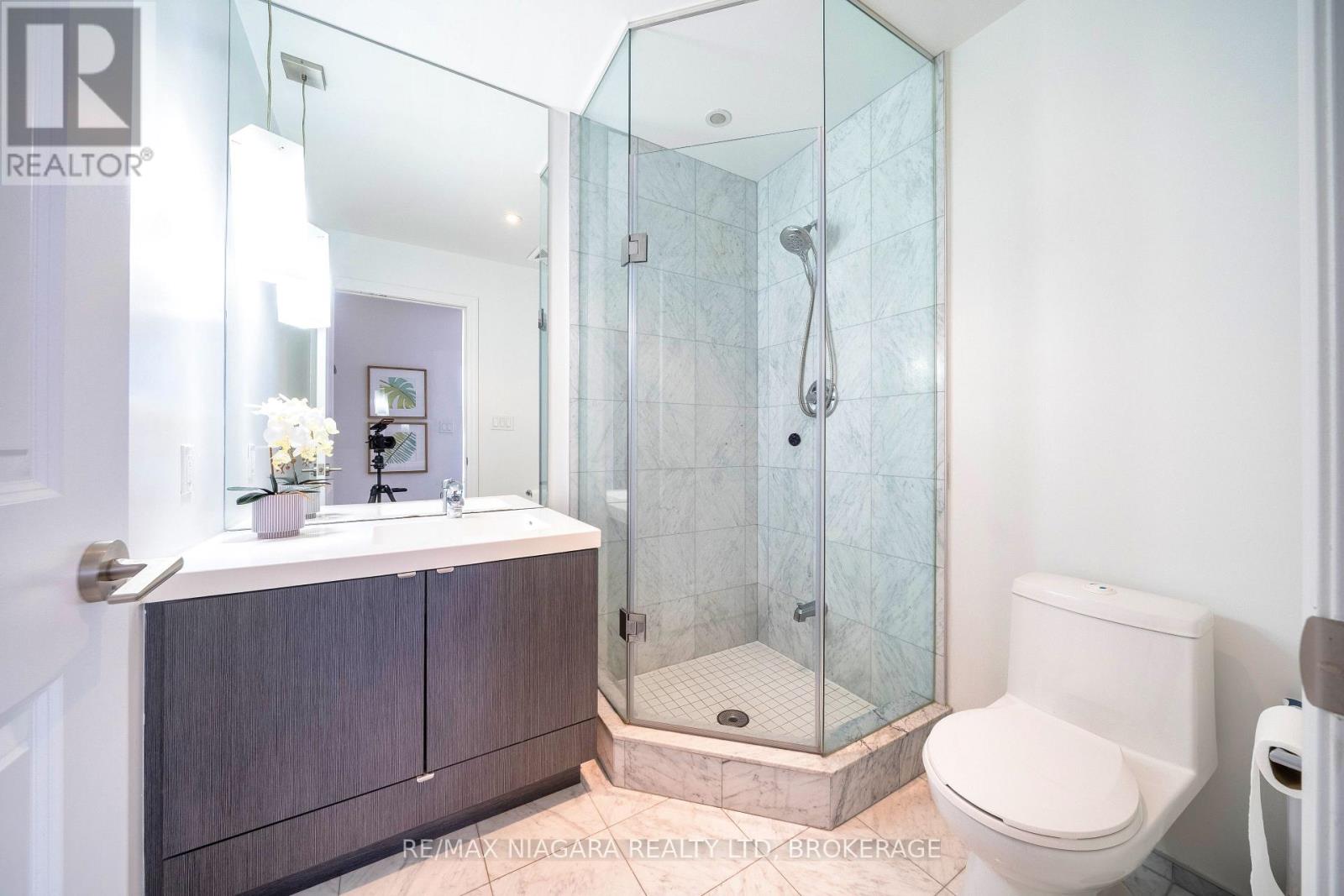 2802 - 8 The Esplanade Street, Toronto, Ontario  M5E 0A6 - Photo 9 - C12637176