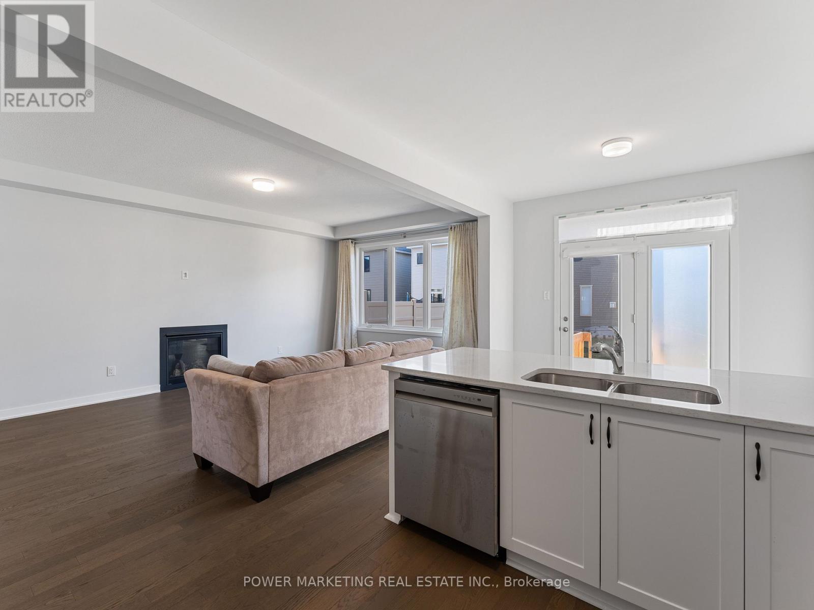 1017 Curraglass Walk, Ottawa, Ontario  K2S 3A6 - Photo 10 - X12637130