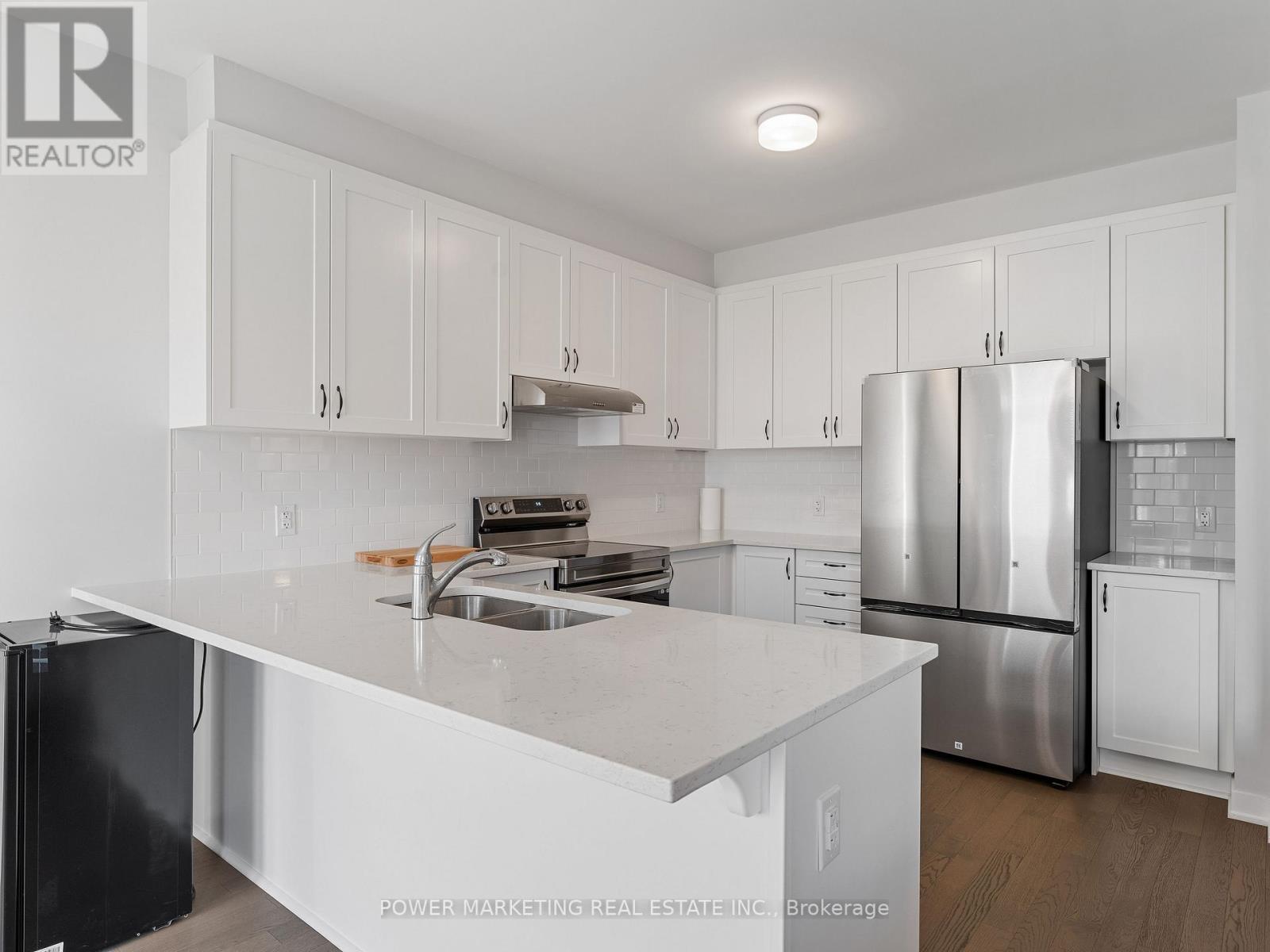 1017 Curraglass Walk, Ottawa, Ontario  K2S 3A6 - Photo 8 - X12637130