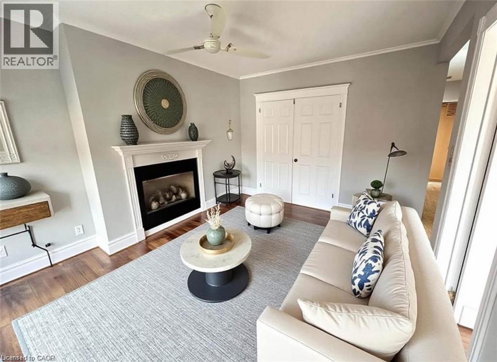 <div class="slider-price">$1,695 Monthly</div><p>144 Locke Street S Unit# 5, Hamilton, Ontario</p>