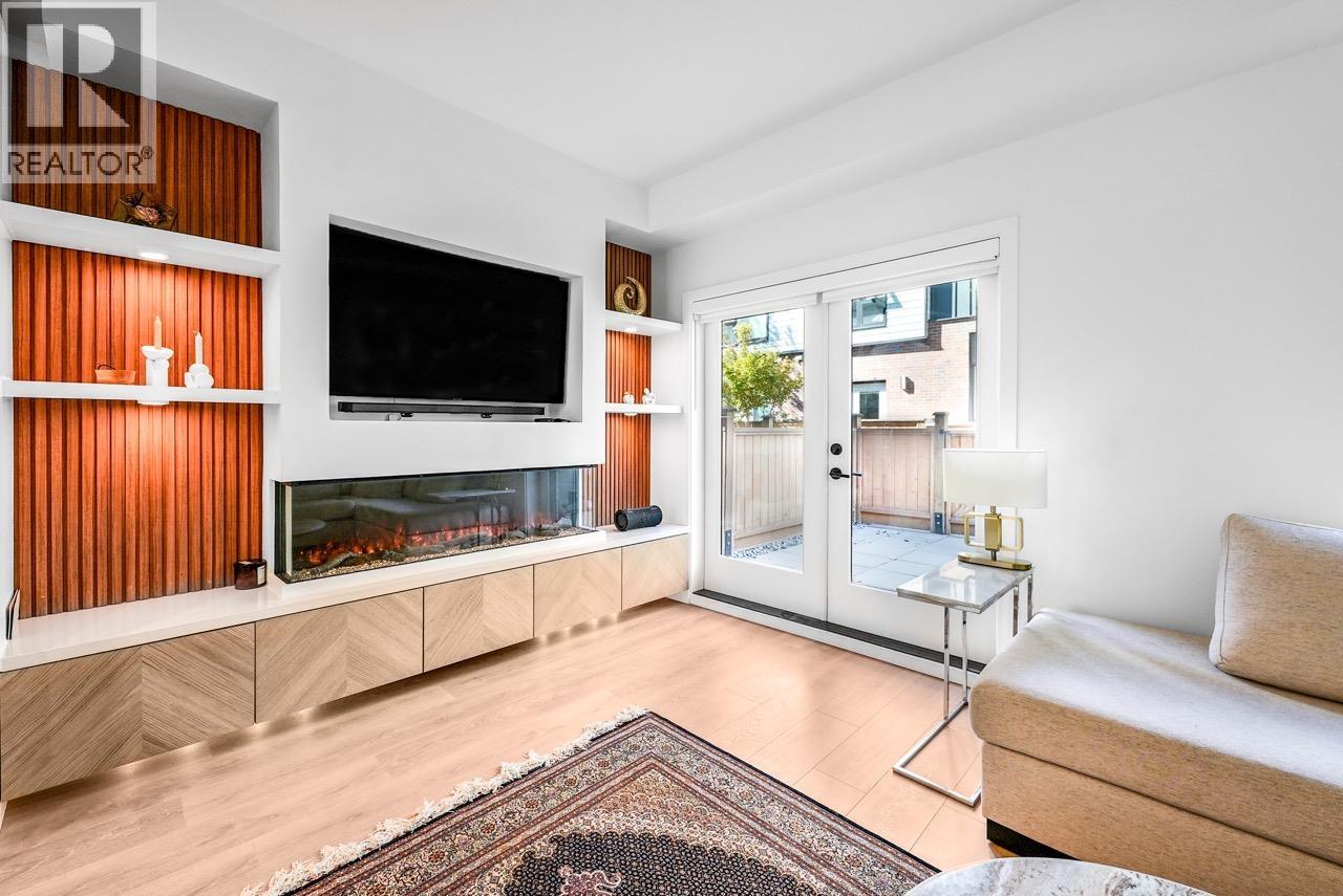 137 535 E 2ND STREET, North Vancouver, British Columbia