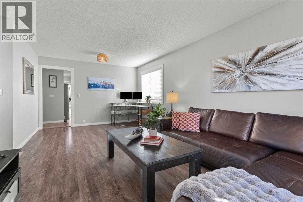 17 Welch Crescent, Okotoks, Alberta  T1S 1H2 - Photo 8 - A2274866