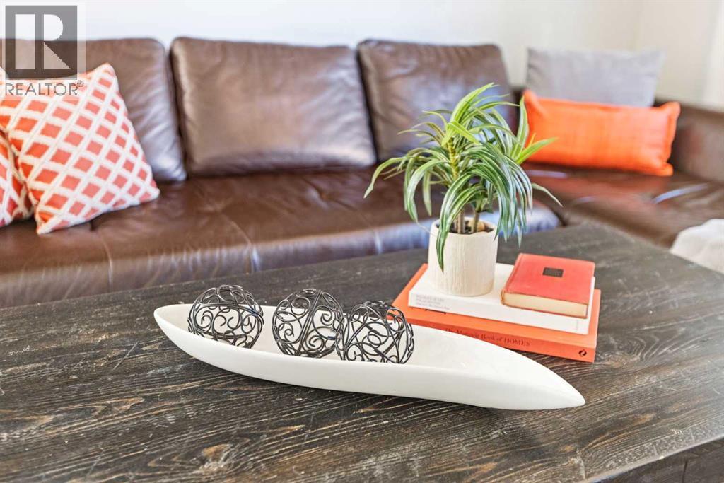 17 Welch Crescent, Okotoks, Alberta  T1S 1H2 - Photo 7 - A2274866