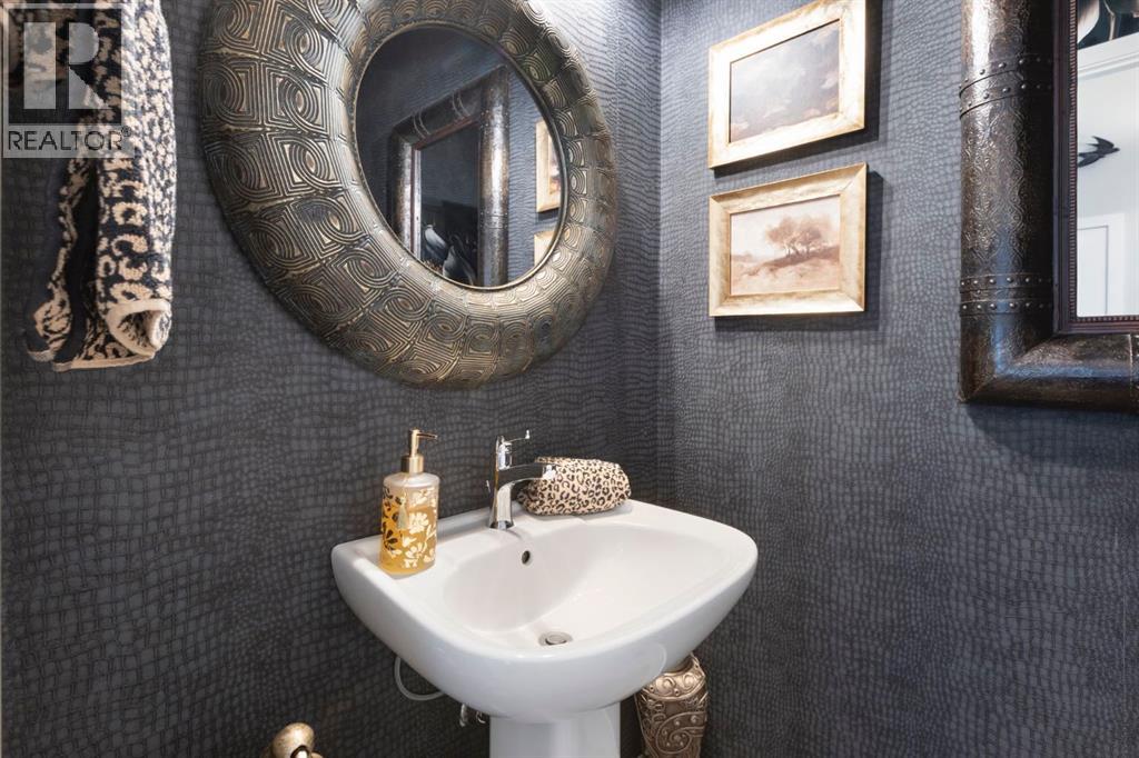 255 Heritage Heights, Cochrane, Alberta  T4C 3A7 - Photo 34 - A2275198