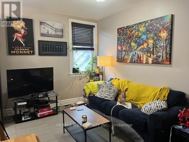 2nd Fl - 247 Lansdowne Avenue, Toronto, Ontario  M6K 2W2 - Photo 10 - C12637136