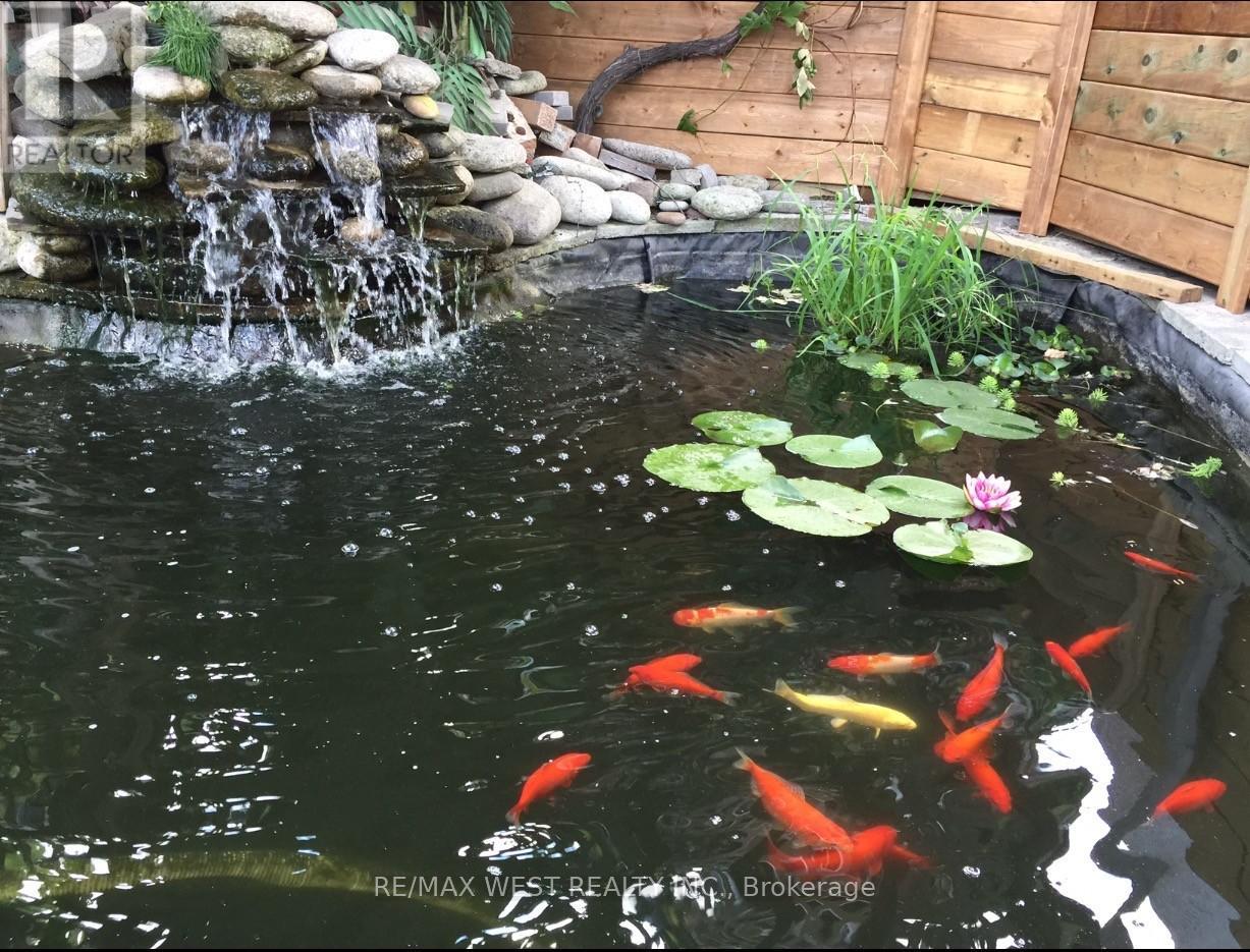 2nd Fl - 247 Lansdowne Avenue, Toronto, Ontario  M6K 2W2 - Photo 12 - C12637136