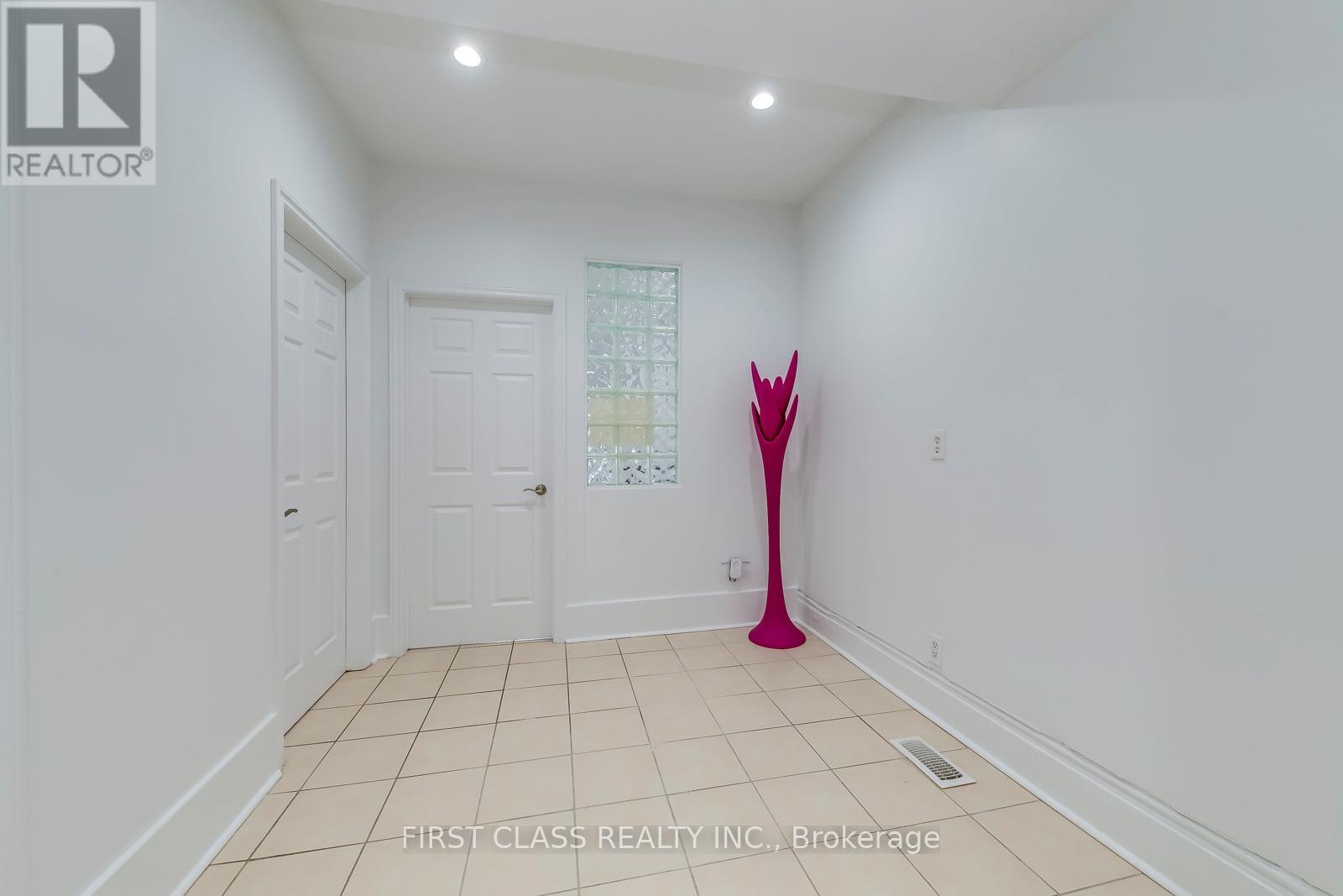 Main Floor - 392 Parliament Street, Toronto, Ontario  M5A 2Z7 - Photo 17 - C12637142