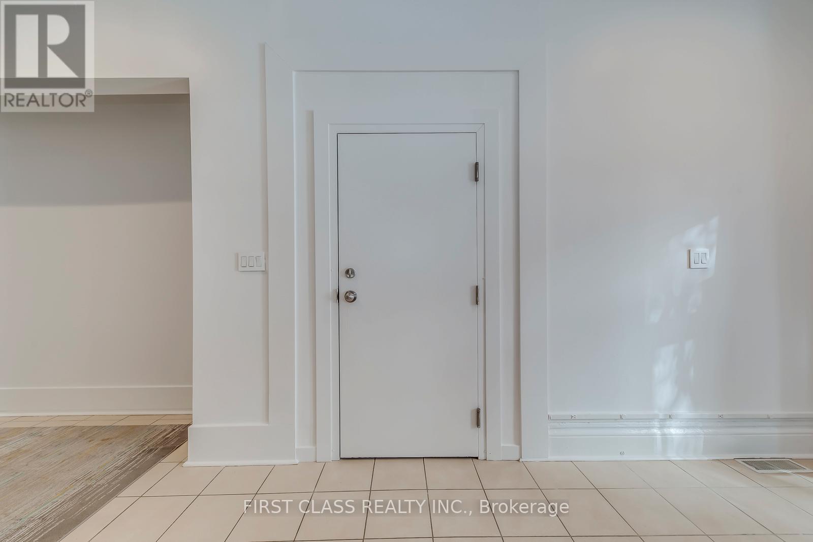 Main Floor - 392 Parliament Street, Toronto, Ontario  M5A 2Z7 - Photo 5 - C12637142