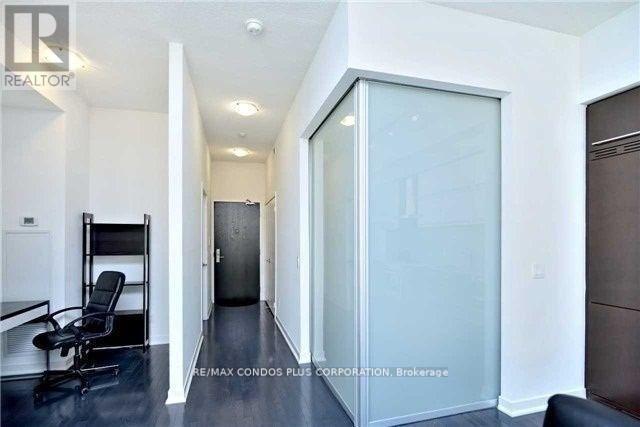 1707 - 770 Bay Street, Toronto, Ontario  M5G 0A6 - Photo 11 - C12637178