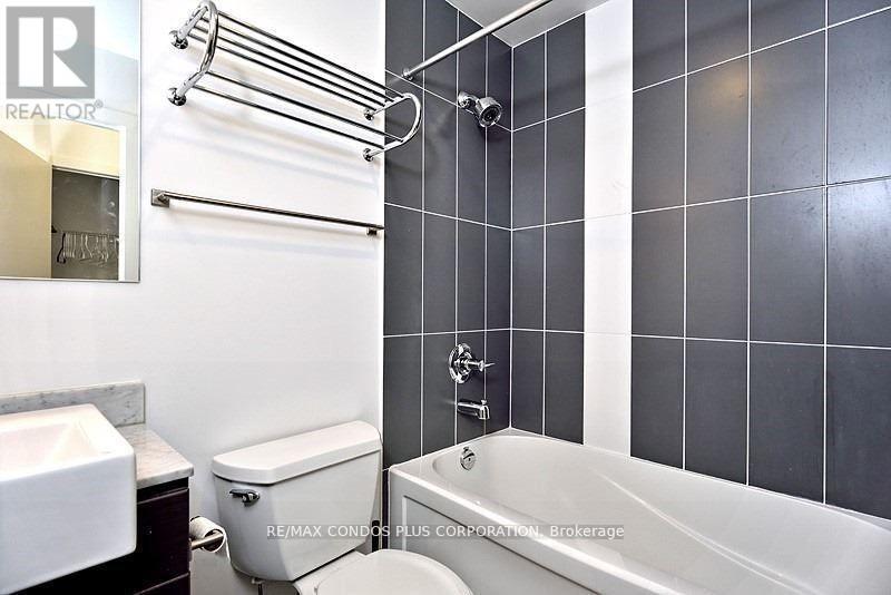 1707 - 770 Bay Street, Toronto, Ontario  M5G 0A6 - Photo 14 - C12637178