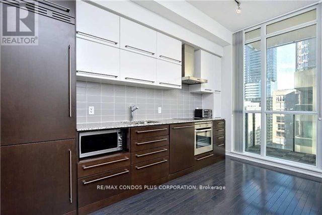 1707 - 770 Bay Street, Toronto, Ontario  M5G 0A6 - Photo 3 - C12637178
