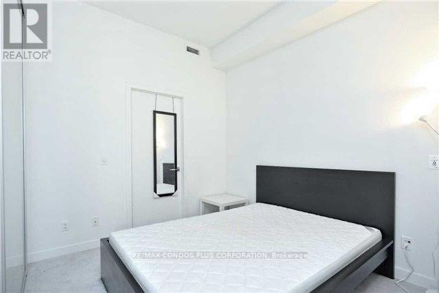 1707 - 770 Bay Street, Toronto, Ontario  M5G 0A6 - Photo 9 - C12637178