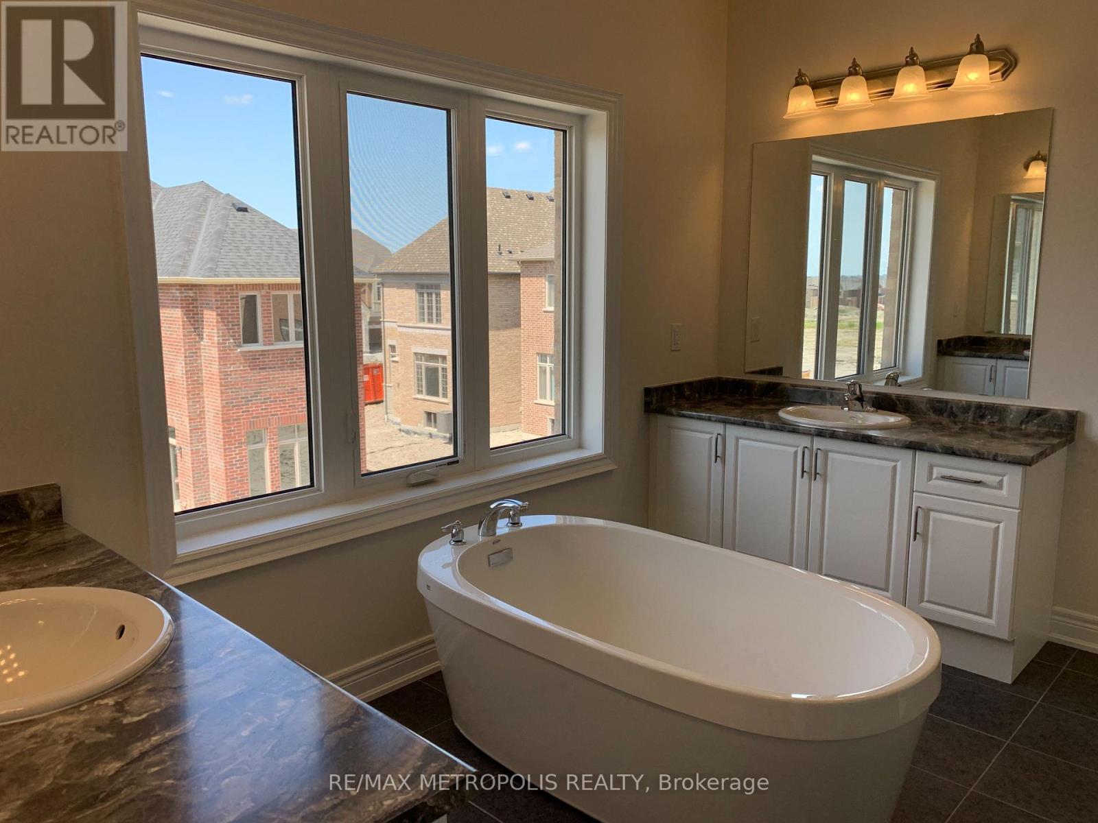 38 Hayeraft Street, Whitby, Ontario  L1P 0C6 - Photo 10 - E12637224