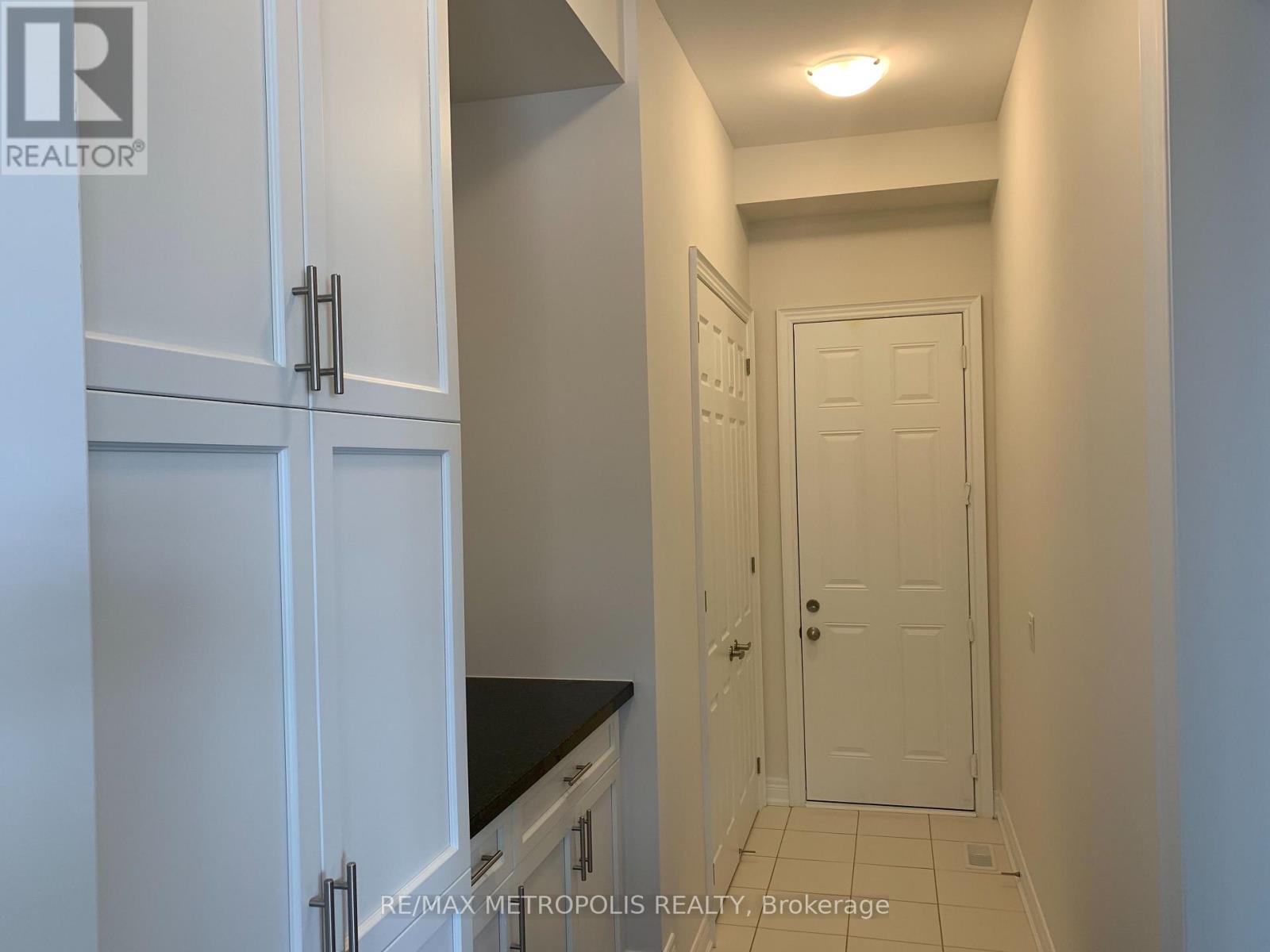 38 Hayeraft Street, Whitby, Ontario  L1P 0C6 - Photo 5 - E12637224