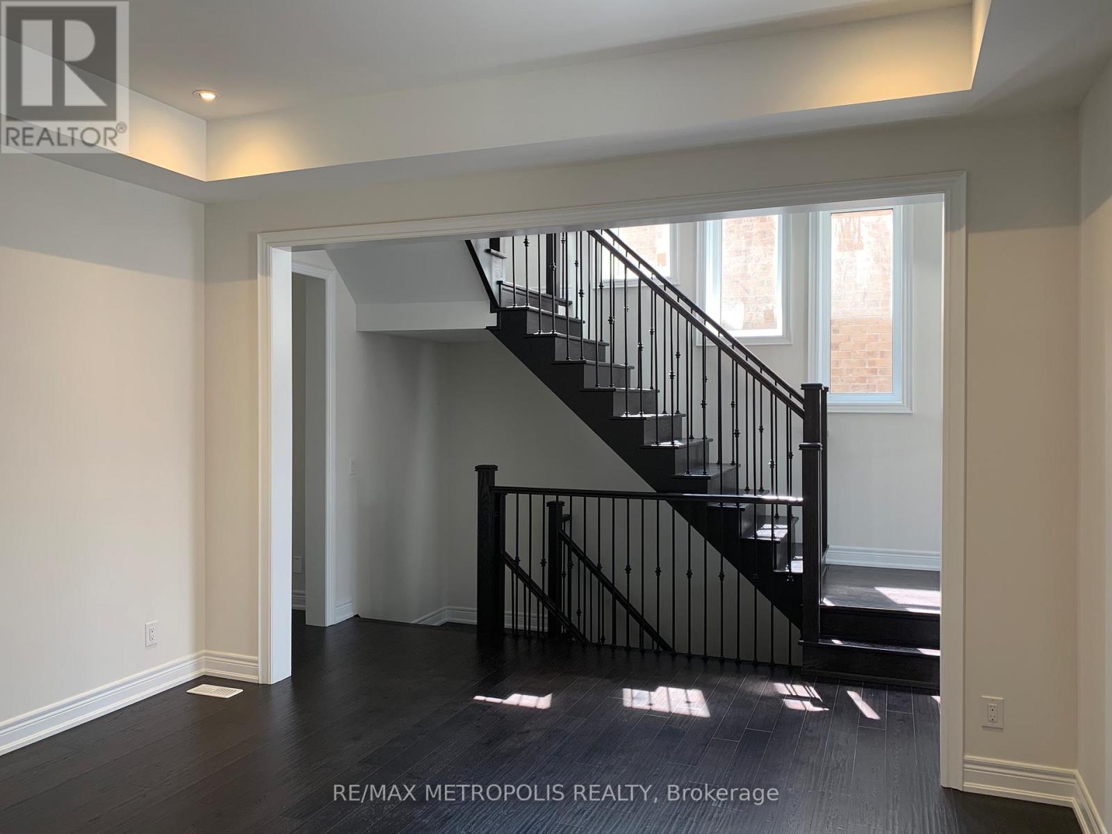 38 Hayeraft Street, Whitby, Ontario  L1P 0C6 - Photo 6 - E12637224