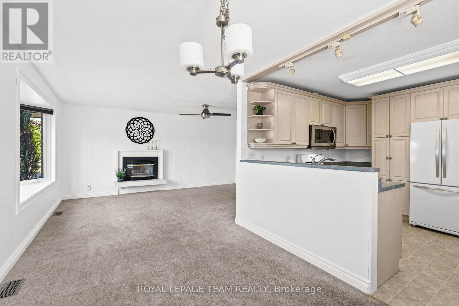 3 Domus Crescent, Ottawa, Ontario  K2H 6A3 - Photo 10 - X12405923