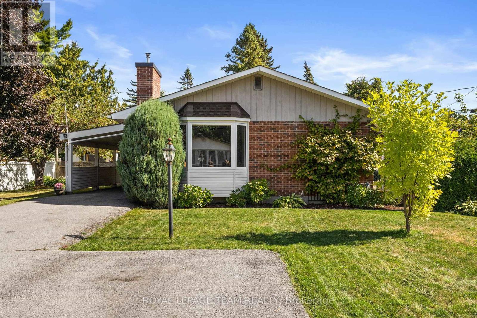 3 Domus Crescent, Ottawa, Ontario  K2H 6A3 - Photo 2 - X12405923