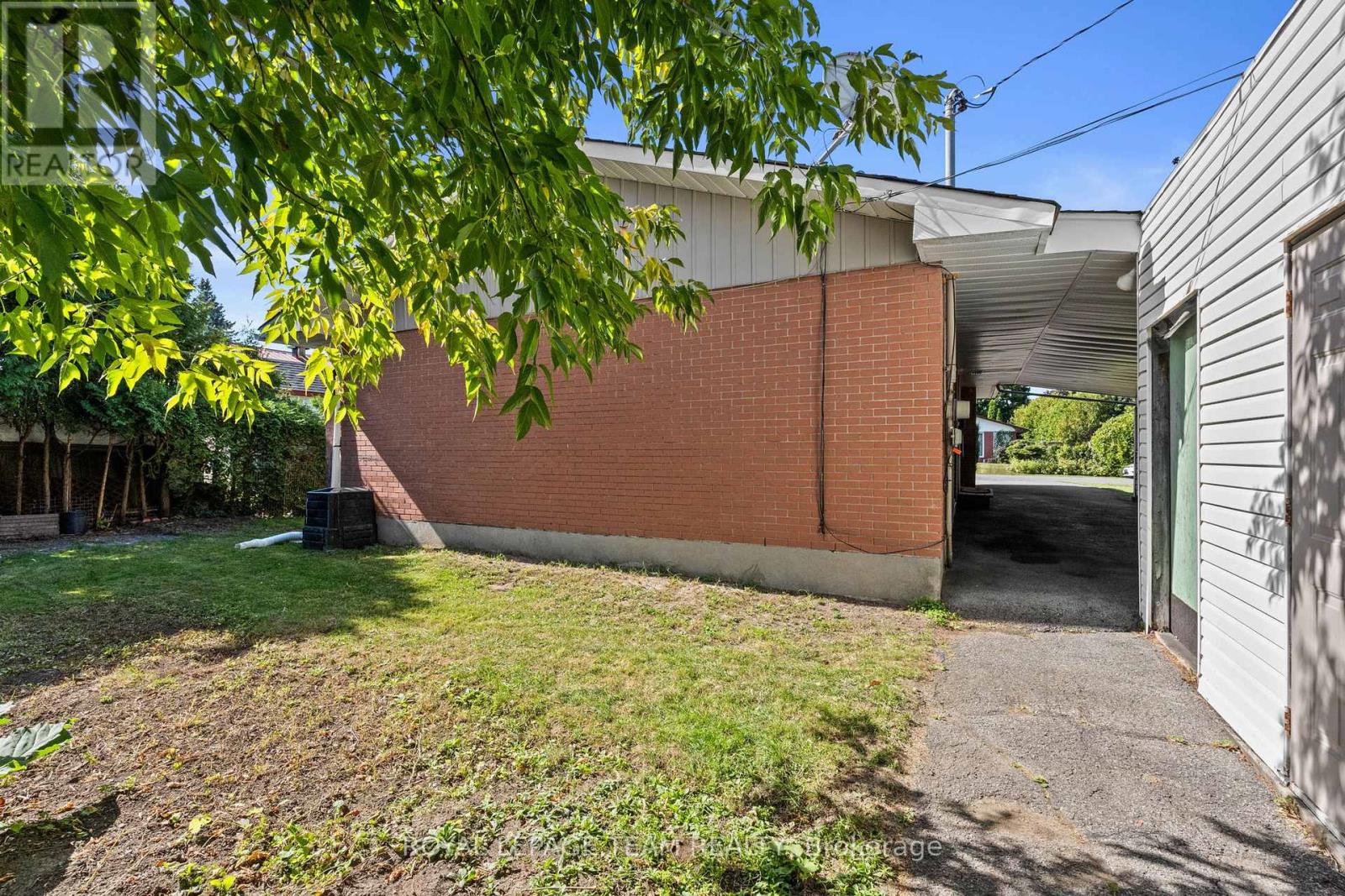 3 Domus Crescent, Ottawa, Ontario  K2H 6A3 - Photo 31 - X12405923