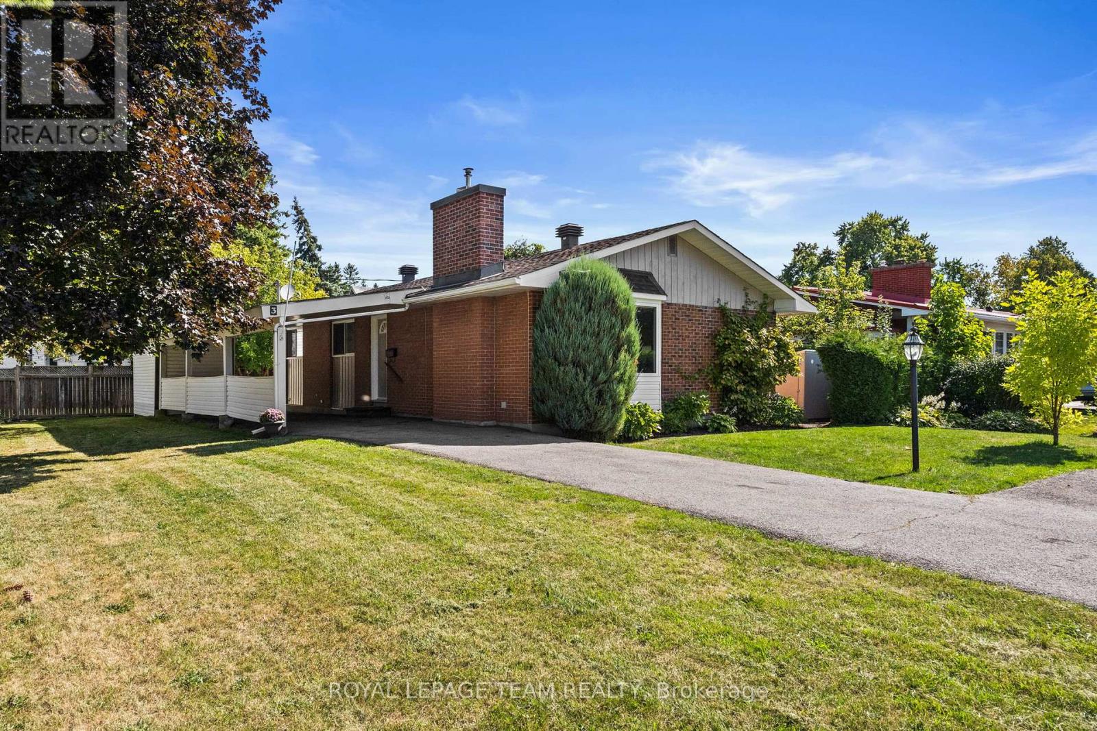 3 Domus Crescent, Ottawa, Ontario  K2H 6A3 - Photo 3 - X12405923