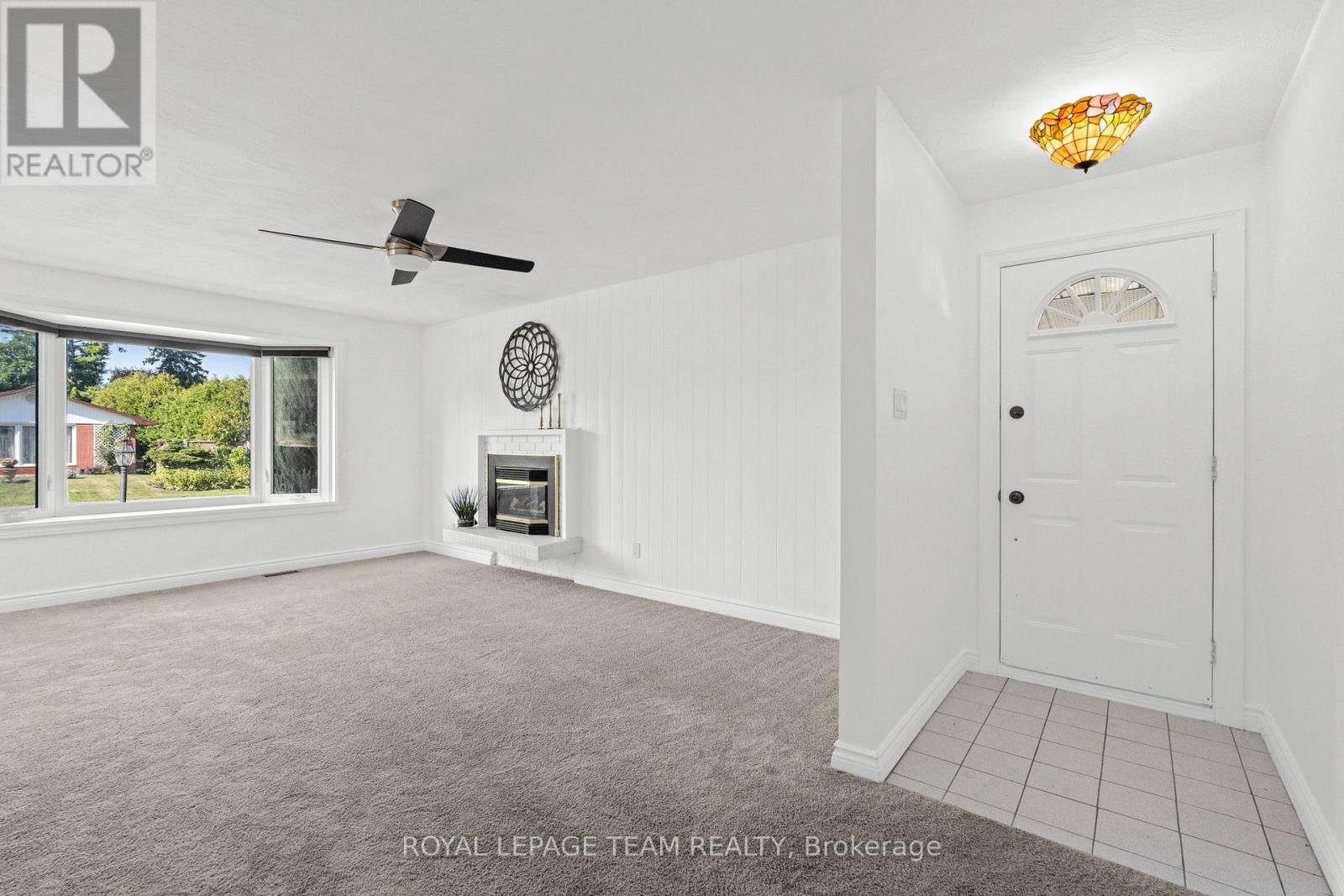 3 Domus Crescent, Ottawa, Ontario  K2H 6A3 - Photo 5 - X12405923