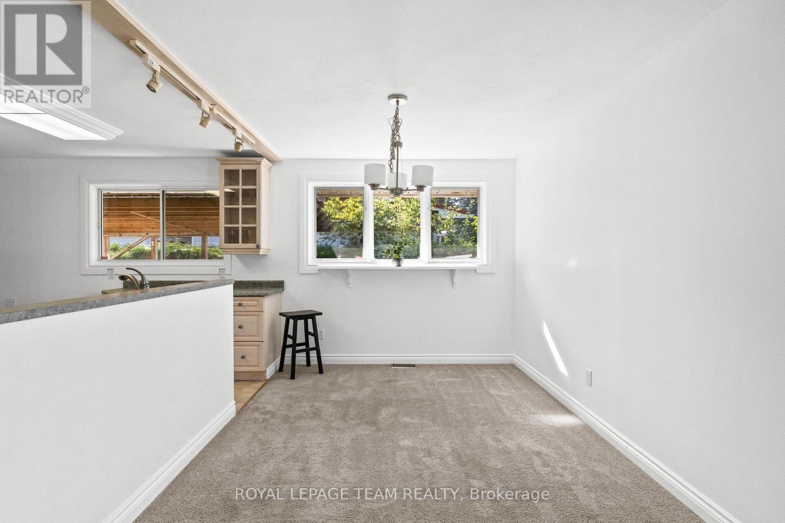 3 Domus Crescent, Ottawa, Ontario  K2H 6A3 - Photo 9 - X12405923