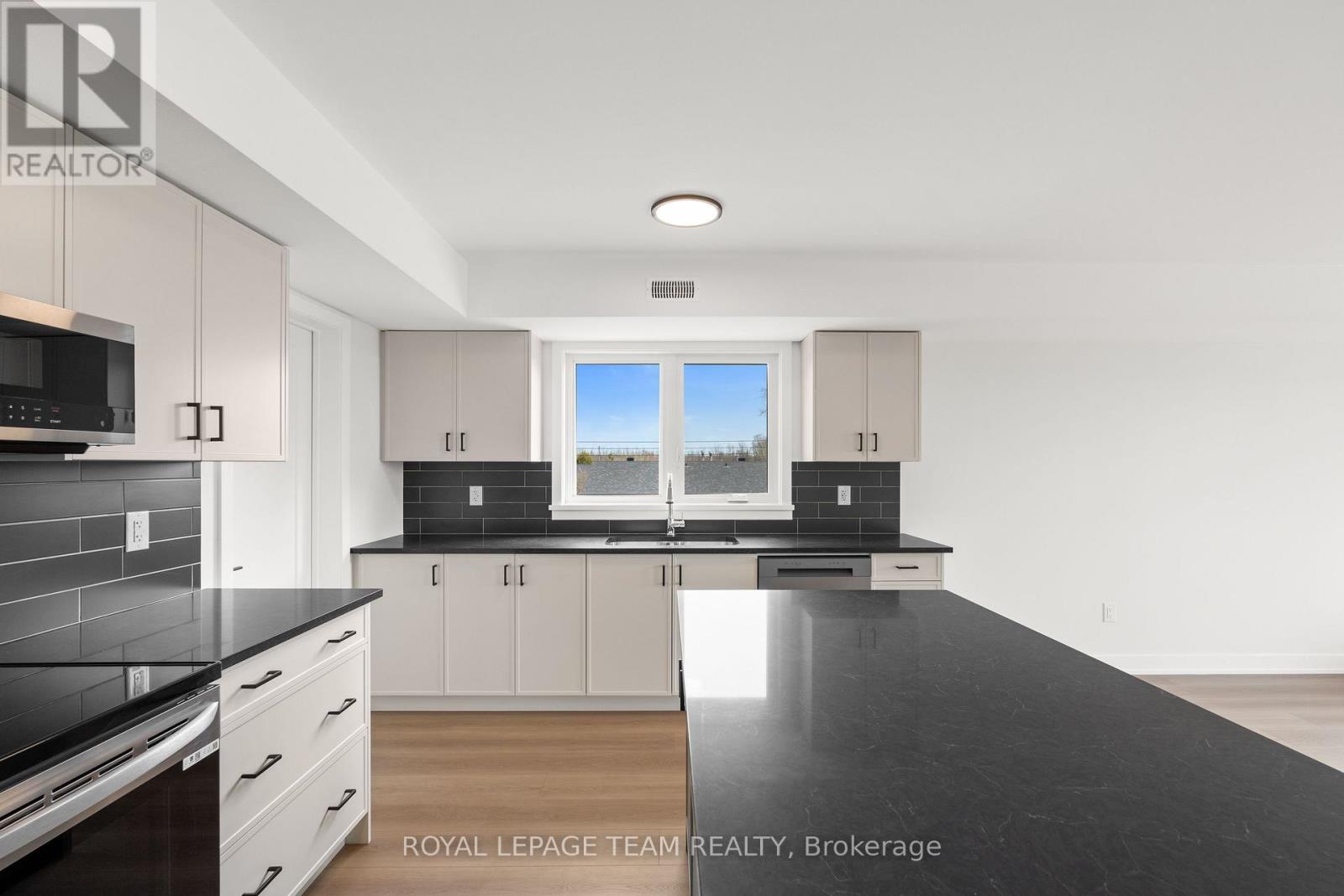 201-203 Teskey Street, Mississippi Mills, Ontario  K0A 1A0 - Photo 7 - X12415585